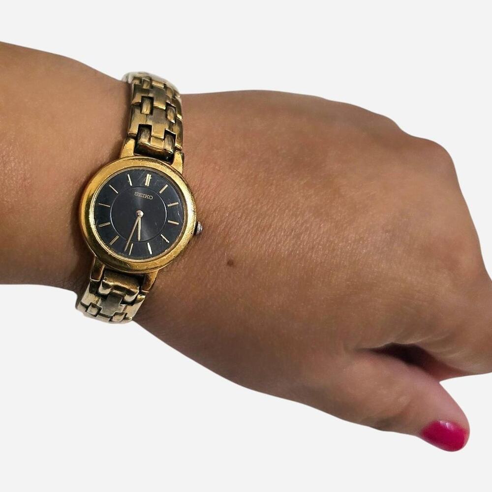 Vintage Y2K Seiko Black Dial Dress Watch